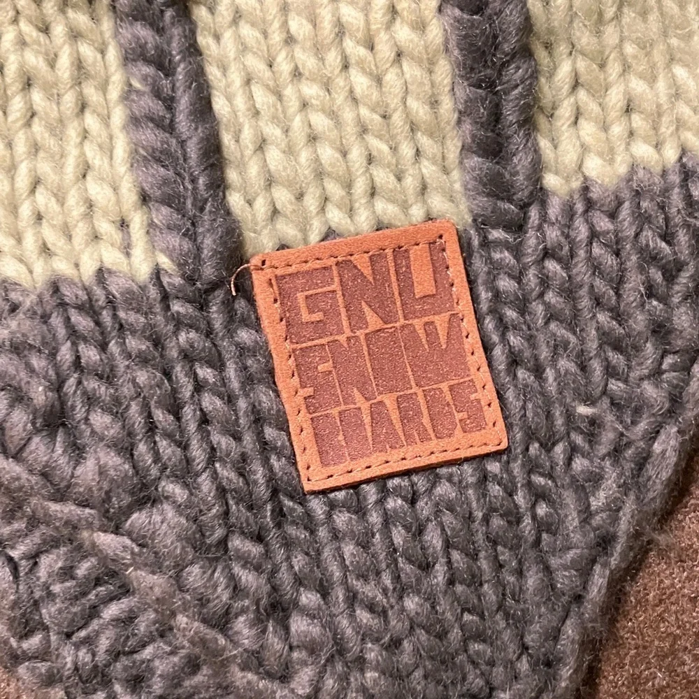 Gnu wool blend checkered knit hat with ear covering